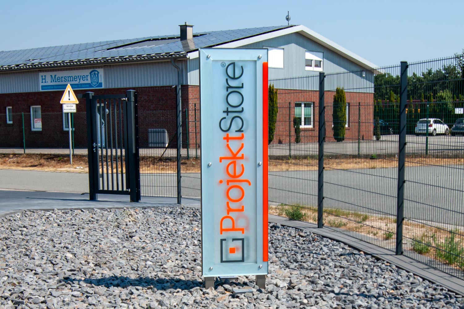 Werbepylon Acrylglas ProjektStore